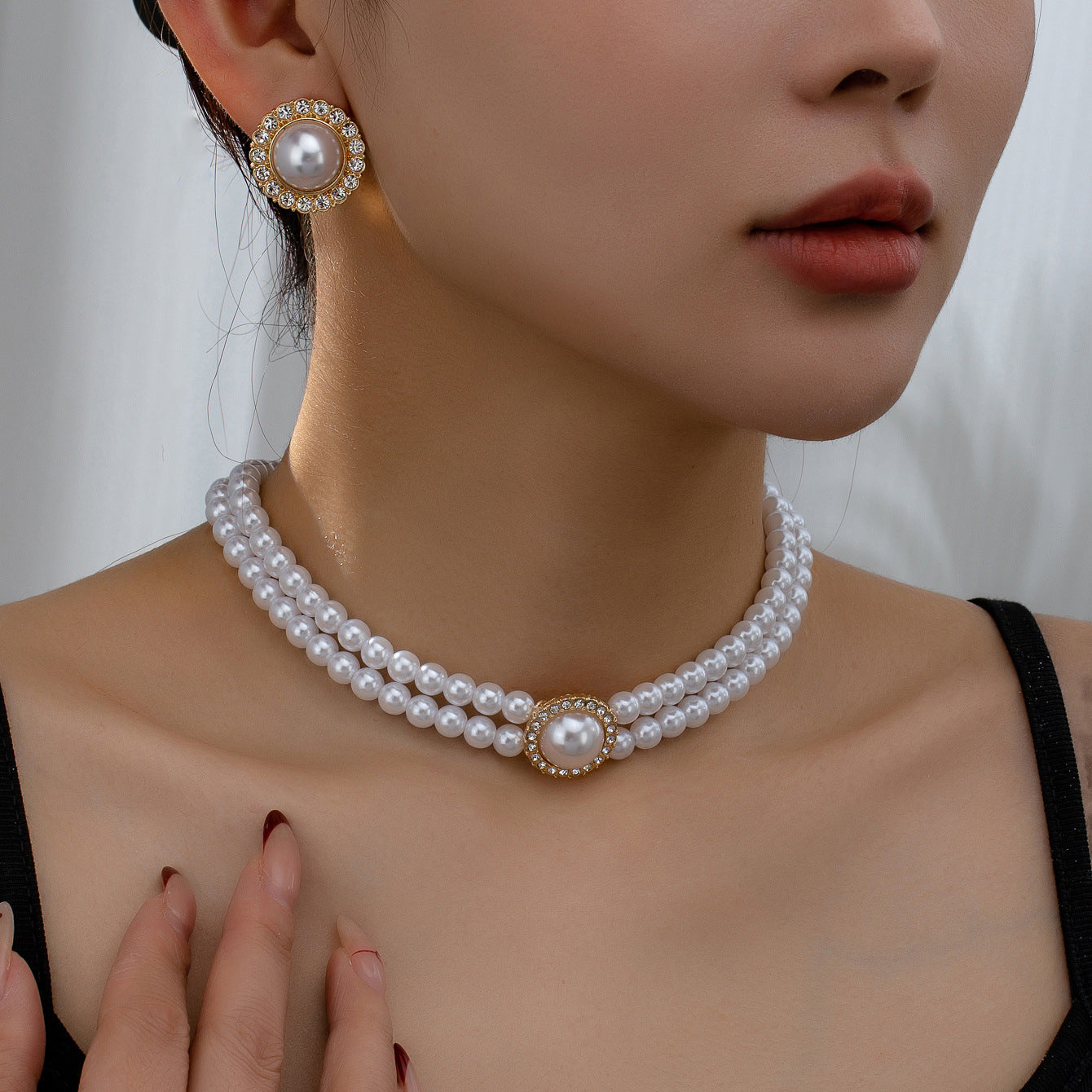 Elegant Pearl Necklace & Earrings Set – Classic Fashion Jewelry Gift for Women