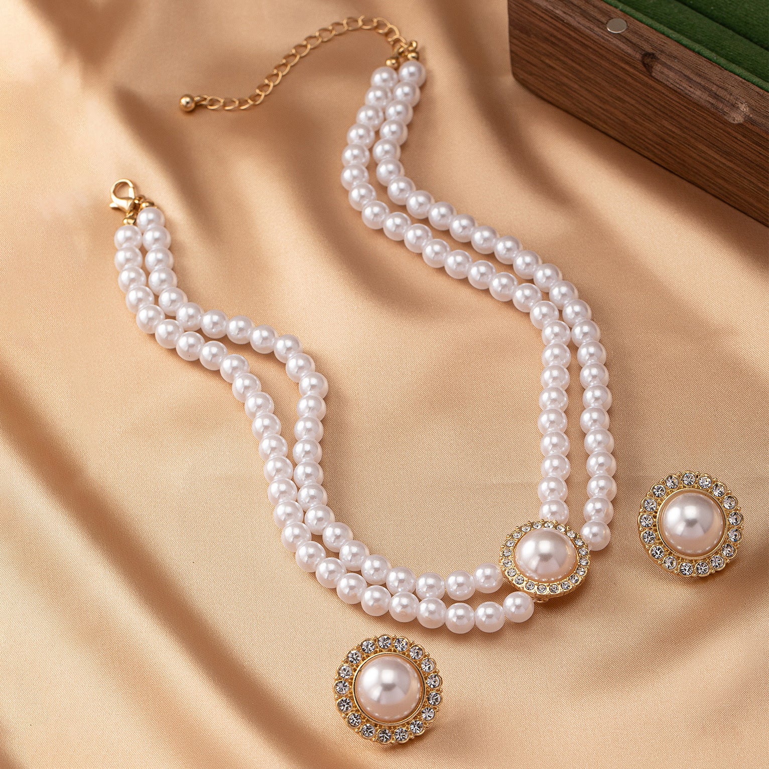 Elegant Pearl Necklace & Earrings Set – Classic Fashion Jewelry Gift for Women