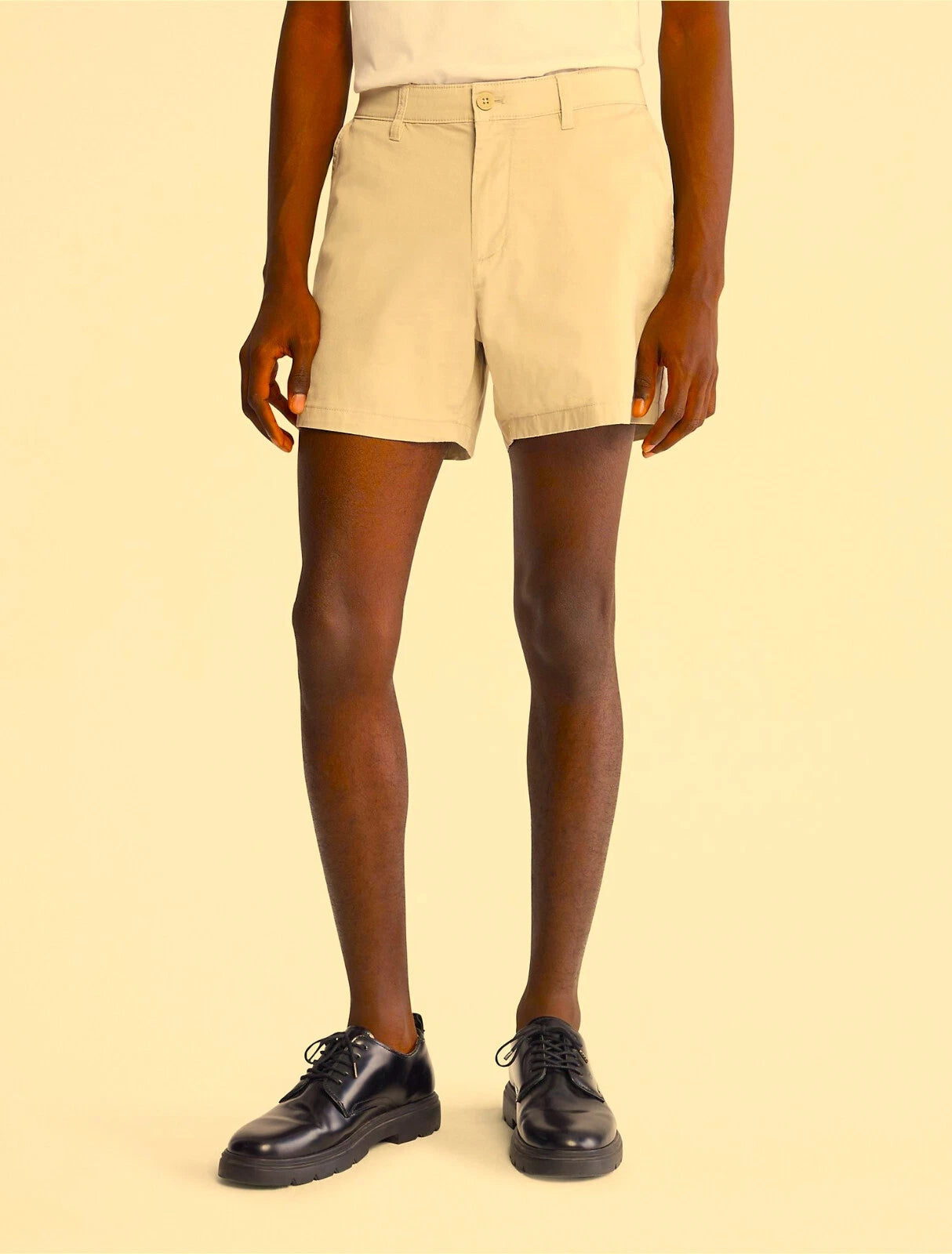 $59.50 Calvin klein Men's 5-Inch Chino Shorts Light Biege Size L